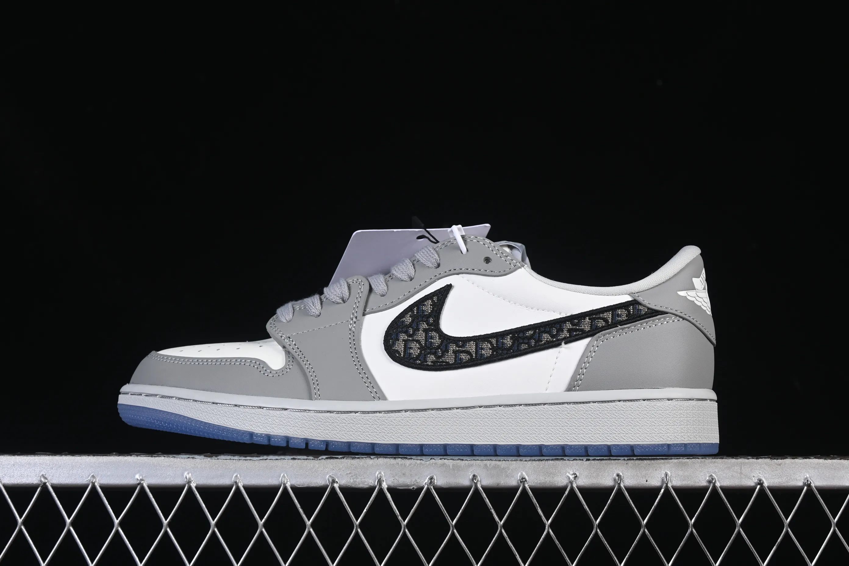 All categories Air Jordan Jordan series basketball shoes Air Jordan 1 Low Dior x Air Jordan 1 Low AJ1 Joe 1 Dior joint white gray low top CN8608-002